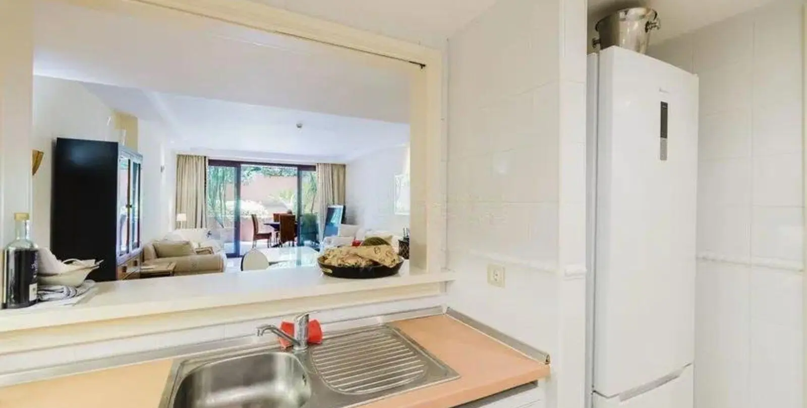 Sale of middle floor apartment in Estepona 9