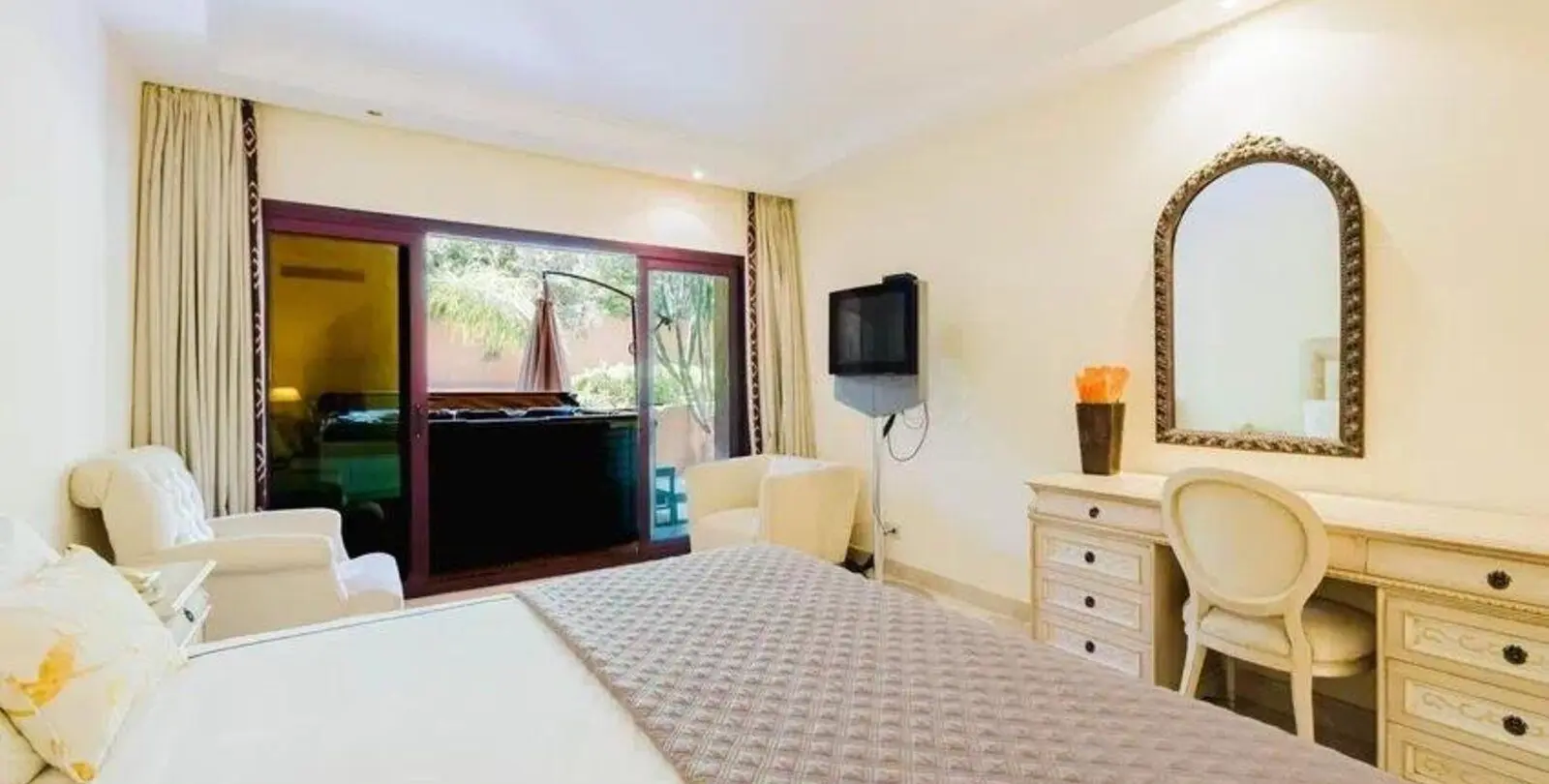 Sale of middle floor apartment in Estepona 11