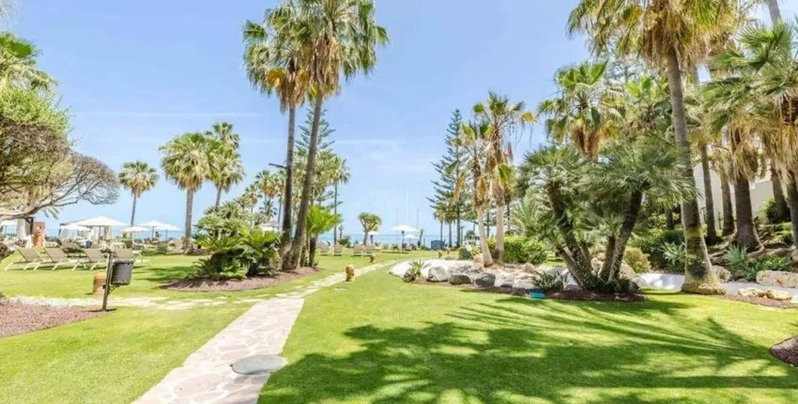 Sale of middle floor apartment in Estepona 18