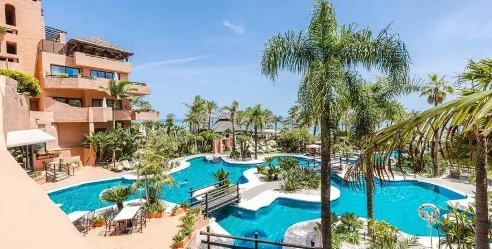 Sale of middle floor apartment in Estepona 22