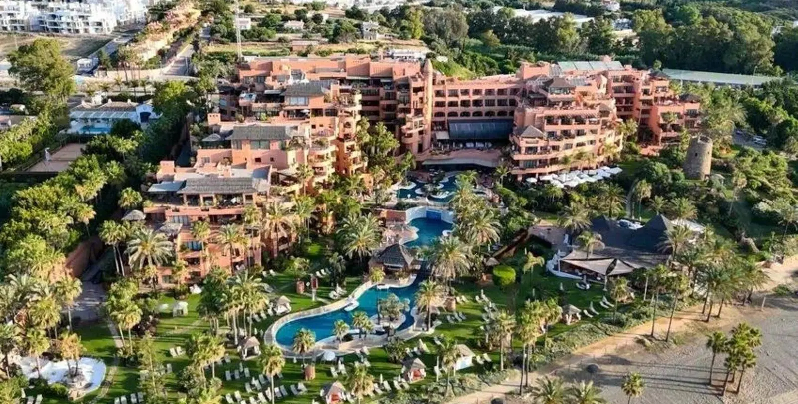 Sale of middle floor apartment in Estepona 24
