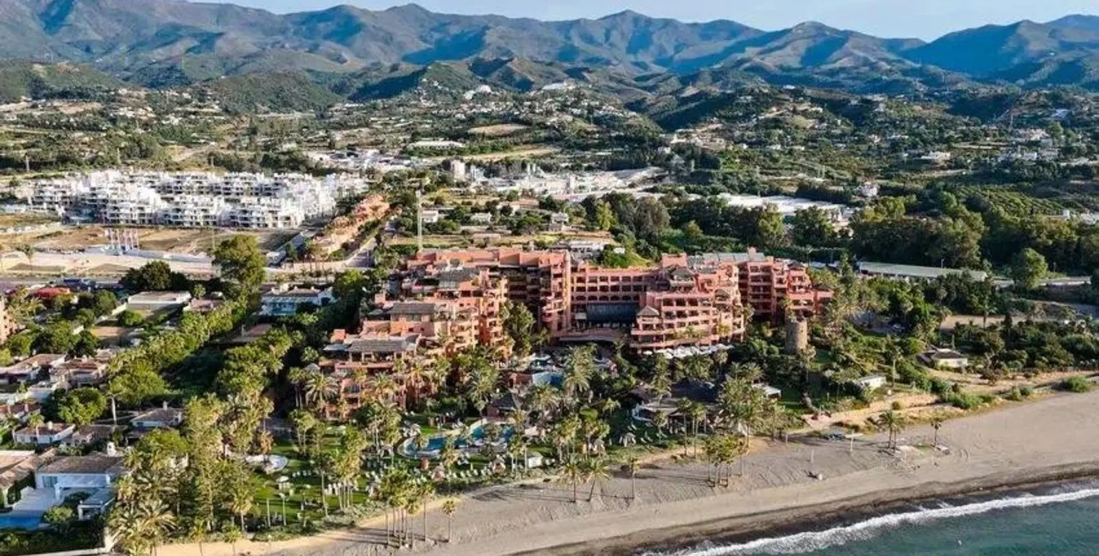 Sale of middle floor apartment in Estepona 25