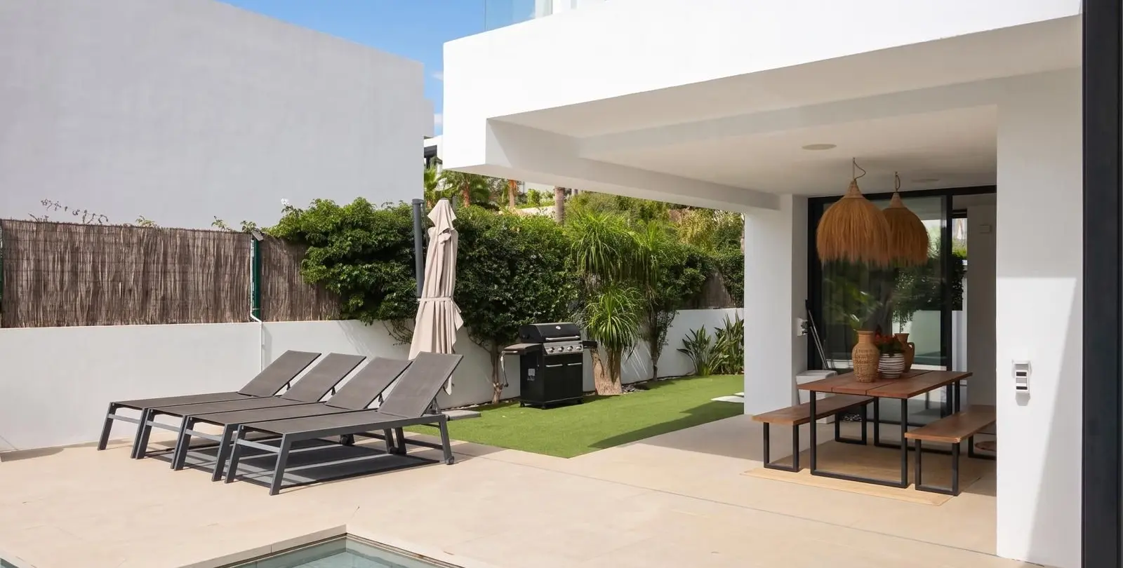 Venta de villa independiente en El Paraiso 2