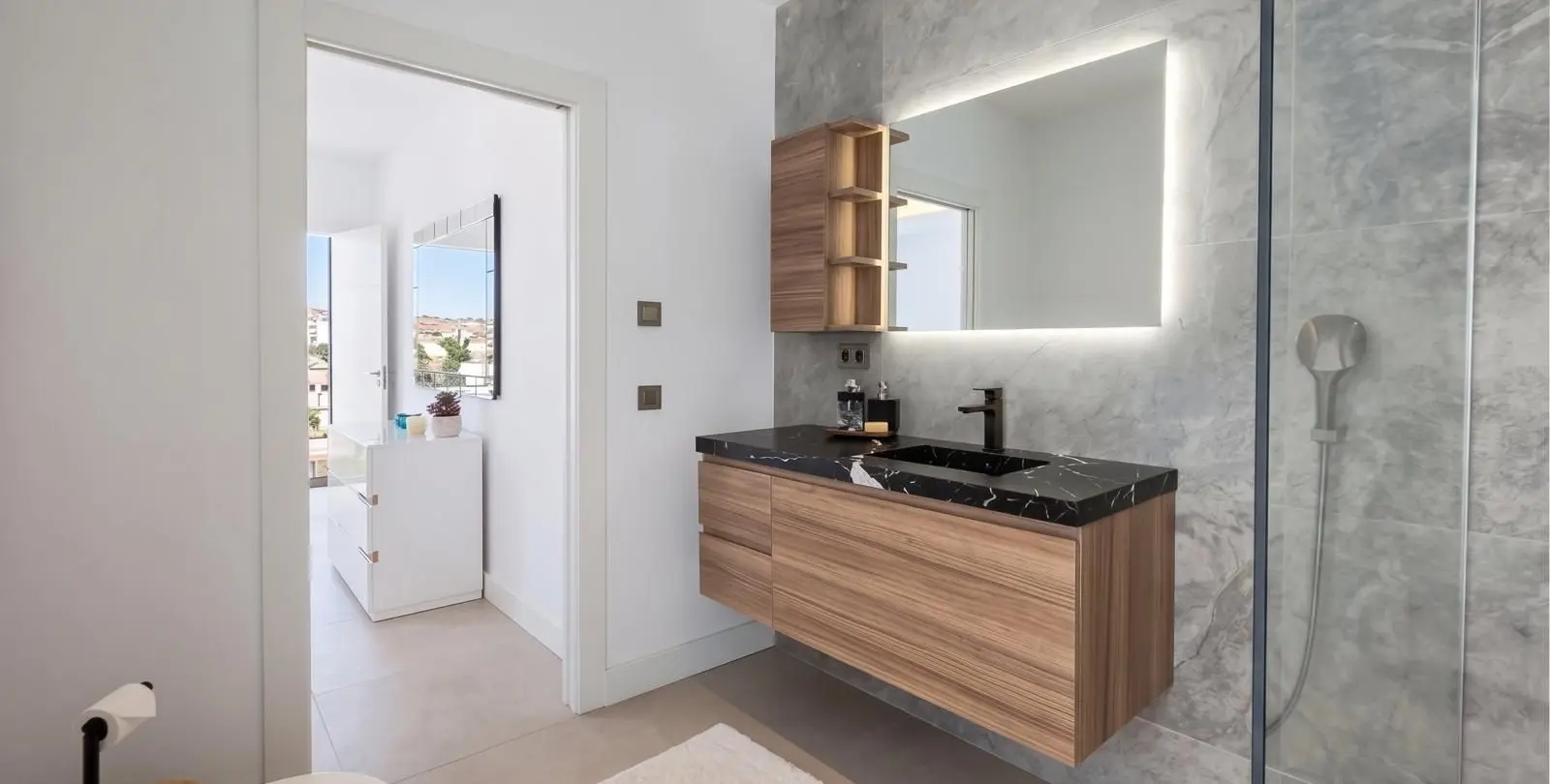 Venta de villa independiente en El Paraiso 22