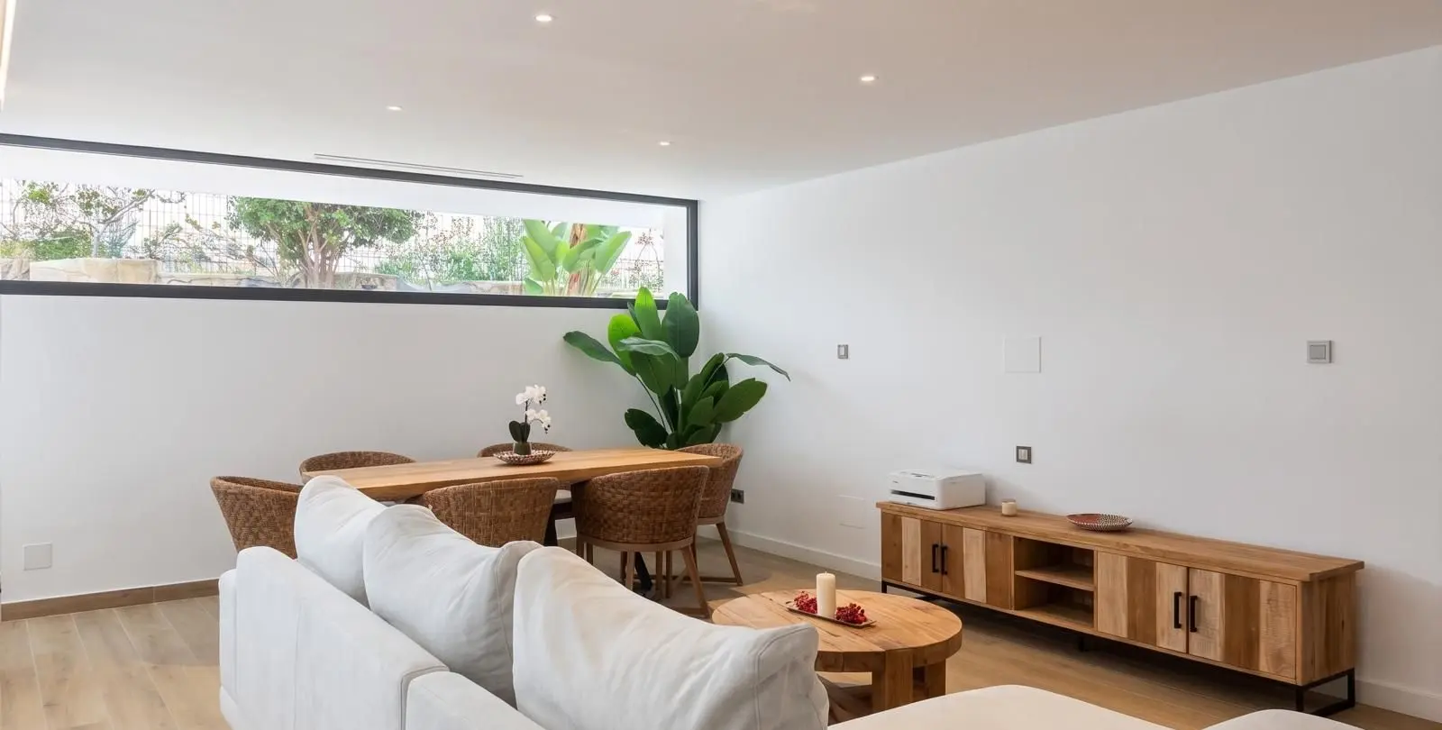 Venta de villa independiente en El Paraiso 23