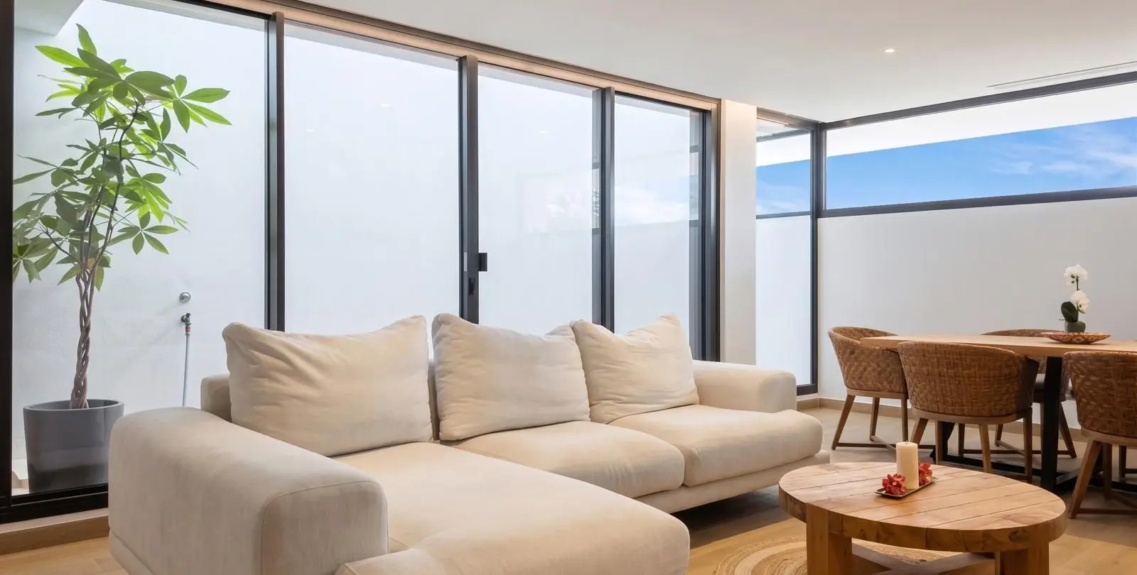 Venta de villa independiente en El Paraiso 26