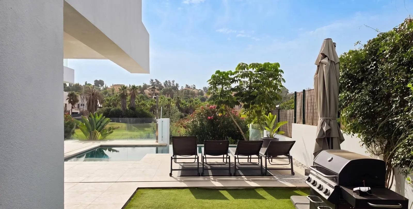 Venta de villa independiente en El Paraiso 41