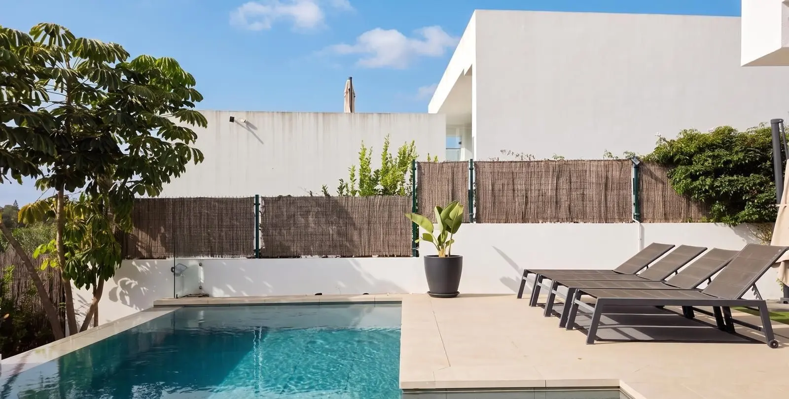 Venta de villa independiente en El Paraiso 43