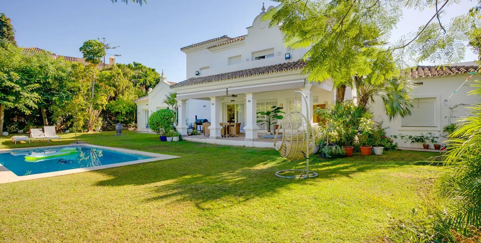 Venta de villa independiente en El Paraiso 1