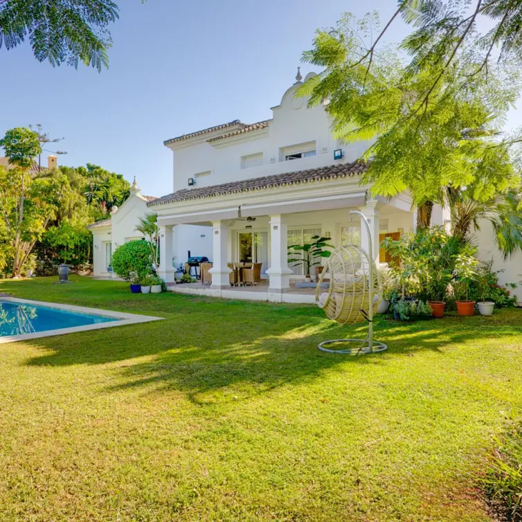 Venta de villa independiente en El Paraiso