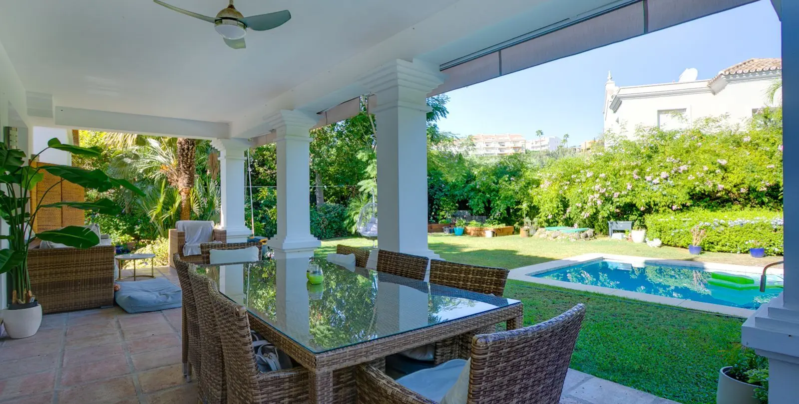 Venta de villa independiente en El Paraiso 6