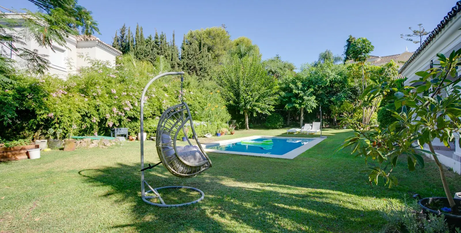 Venta de villa independiente en El Paraiso 7