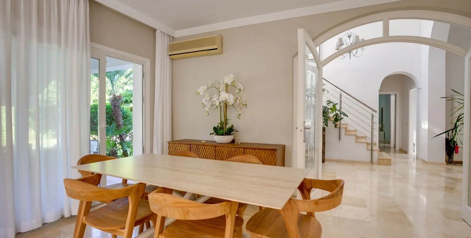 Venta de villa independiente en El Paraiso 9
