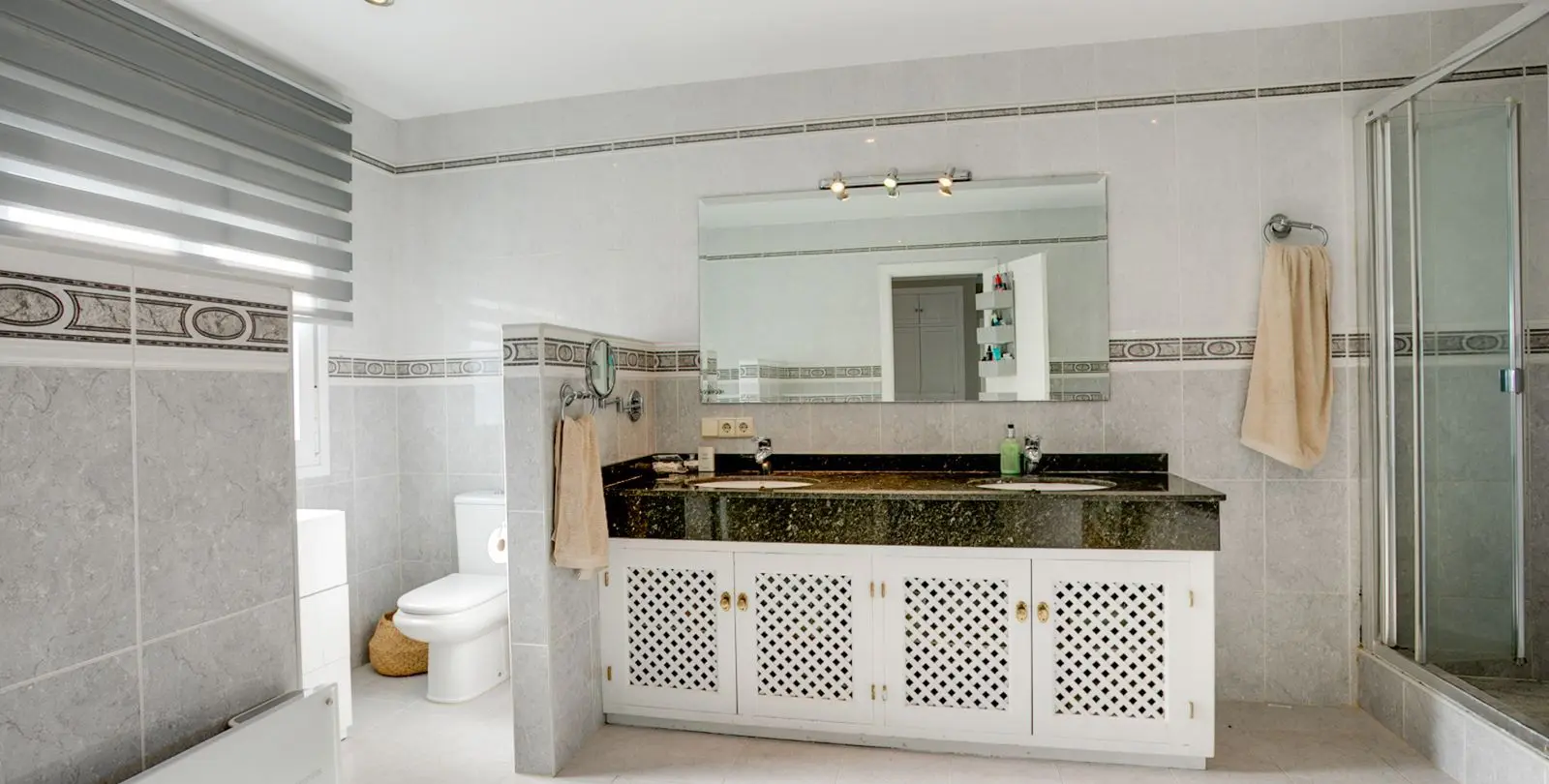 Venta de villa independiente en El Paraiso 10