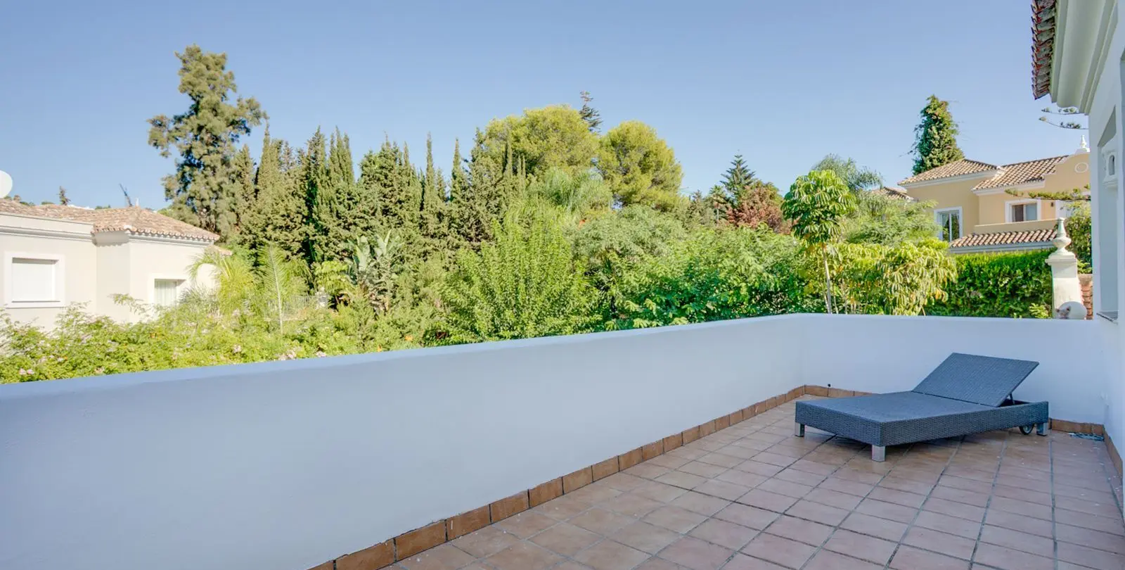 Venta de villa independiente en El Paraiso 13