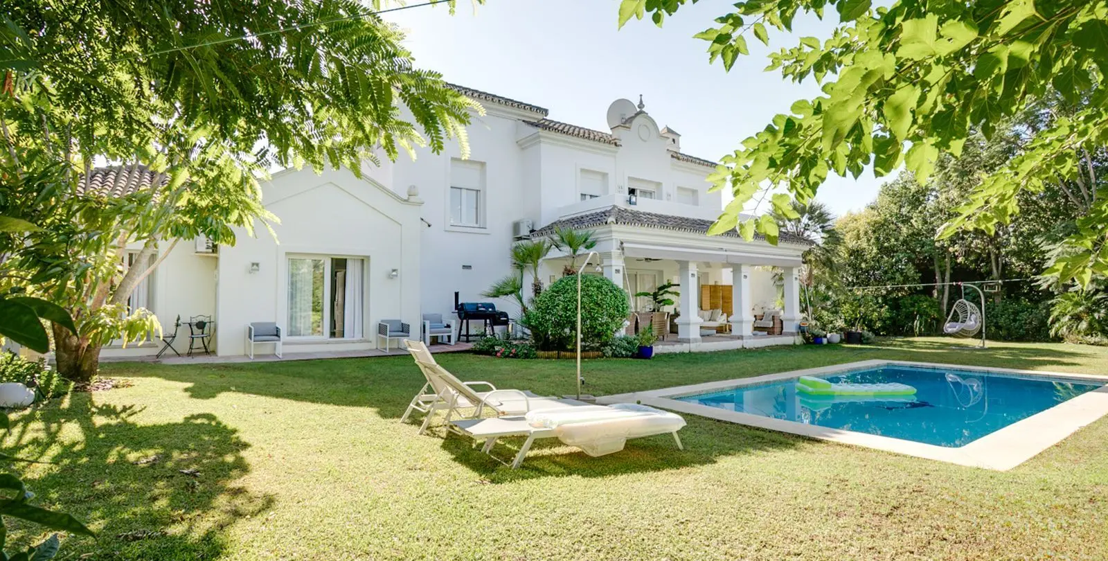 Venta de villa independiente en El Paraiso 17