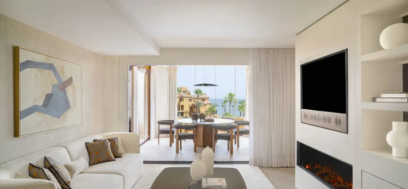 Venta de apartamento en planta media en New Golden Mile 0