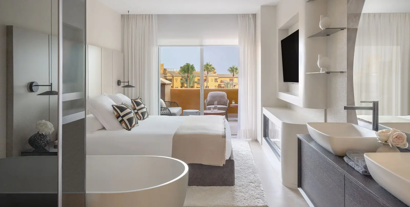 Продажа апартаментов на среднем этаже в New Golden Mile 9