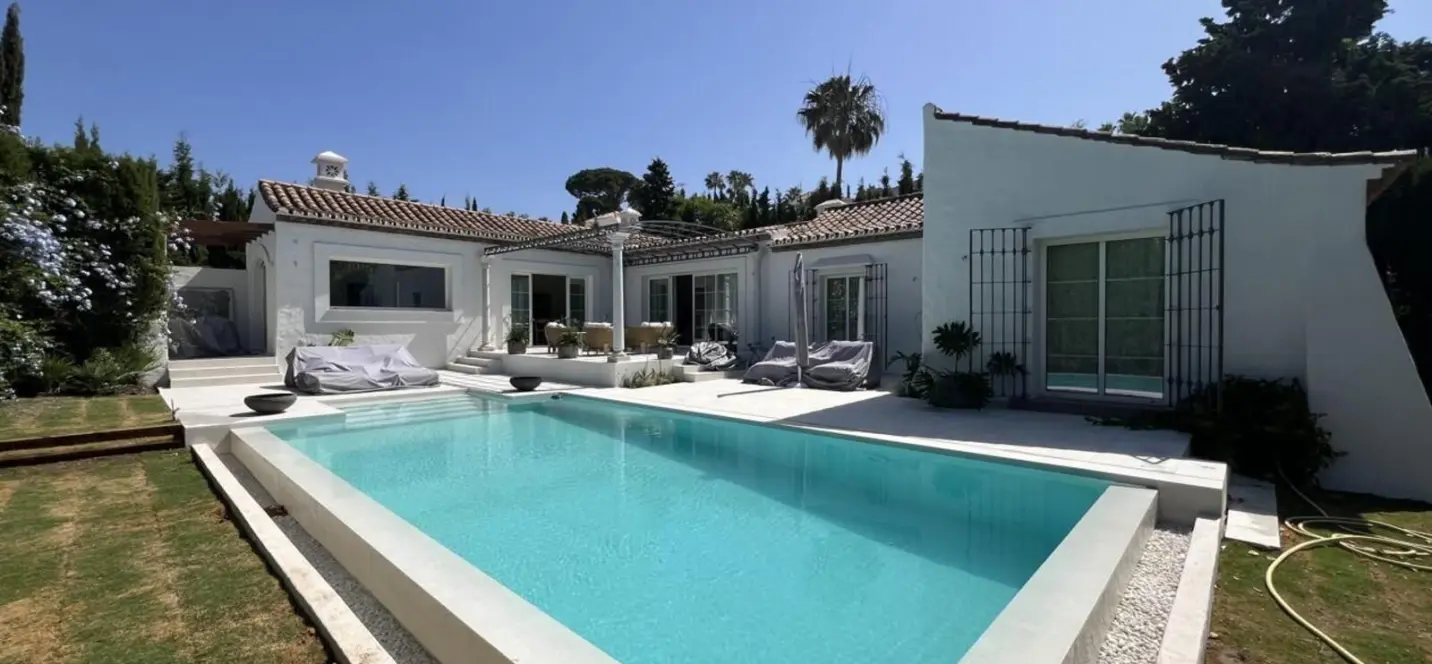Venta de villa independiente en Guadalmina Alta 1