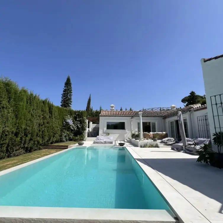 Venta de villa independiente en Guadalmina Alta