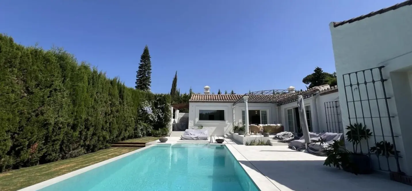 Продажа  отдельно стоящей виллы в Guadalmina Alta 3
