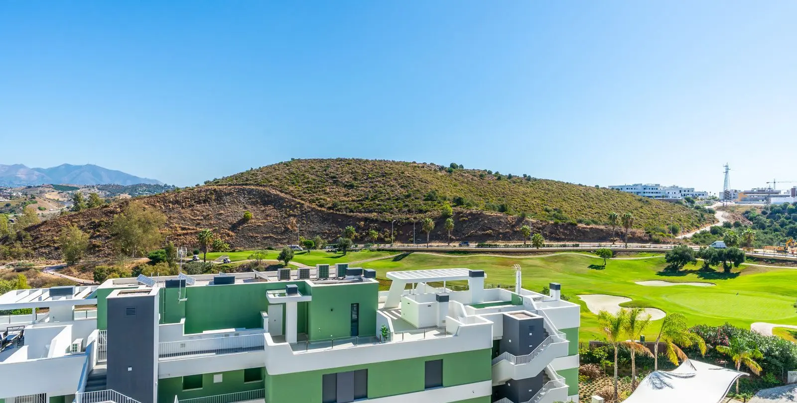 Venta de apartamento en planta media en Mijas Costa 3