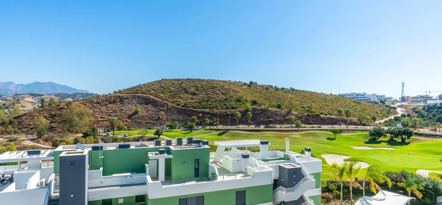 Venta de apartamento en planta media en Mijas Costa 2