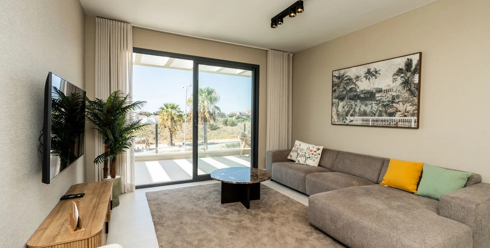 Venta de apartamento en planta media en Mijas Costa 13