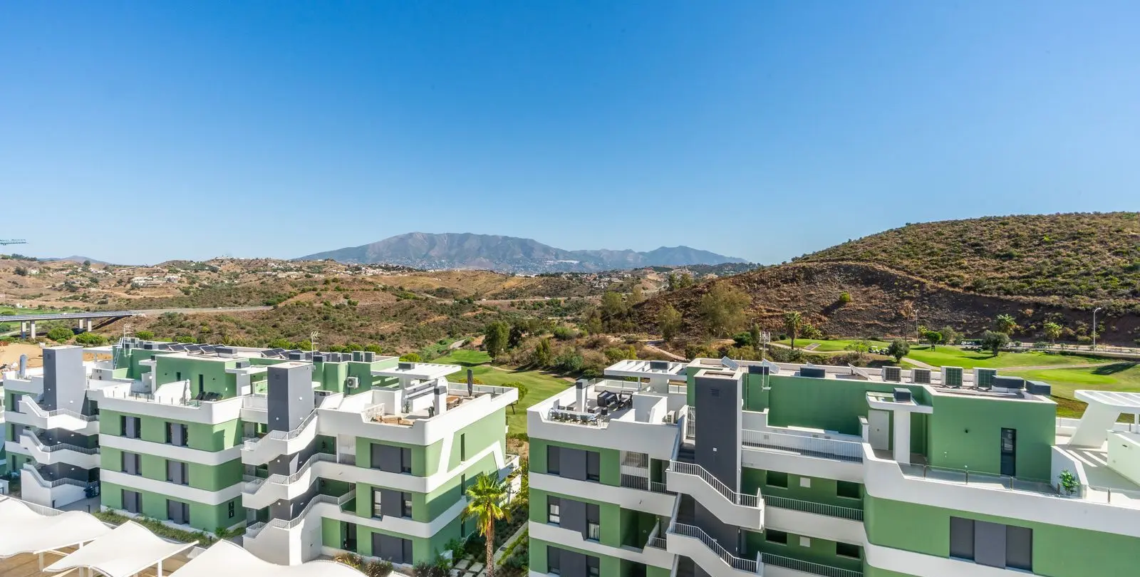 Venta de apartamento en planta media en Mijas Costa 16