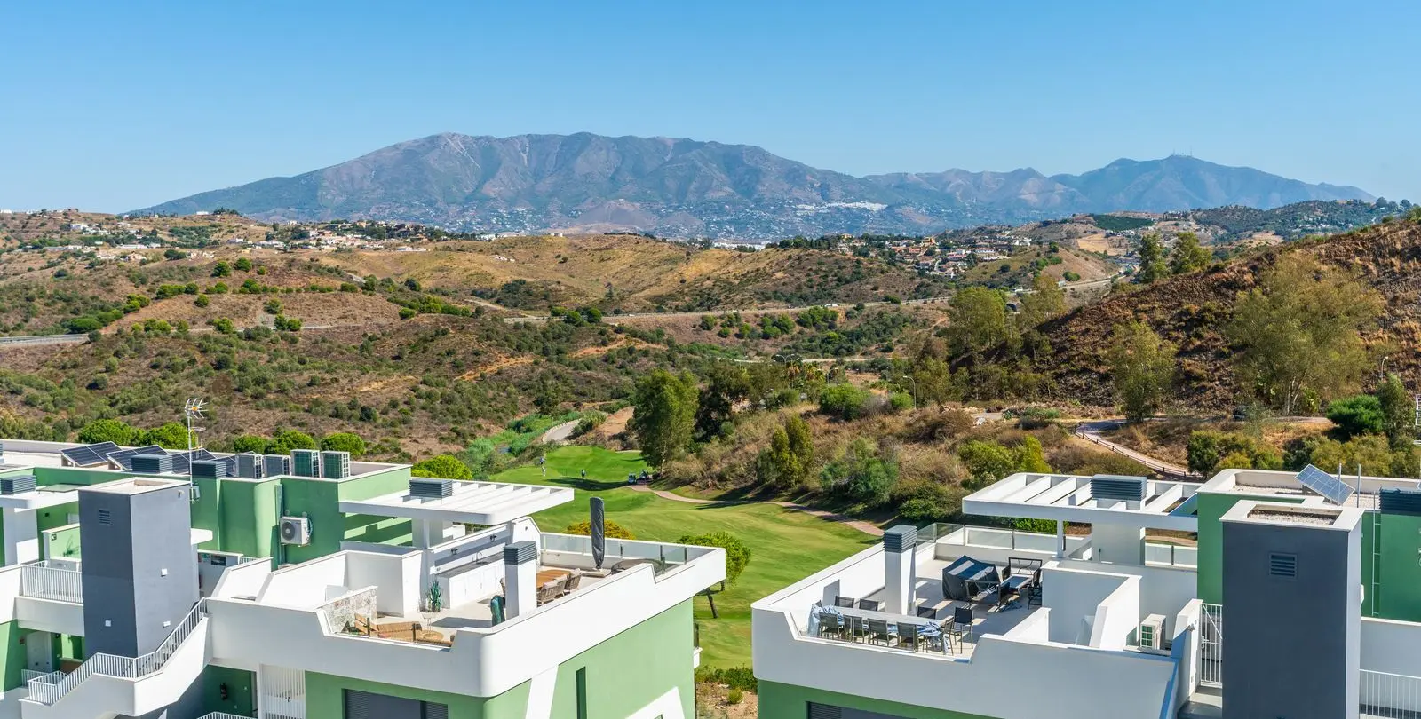 Venta de apartamento en planta media en Mijas Costa 18