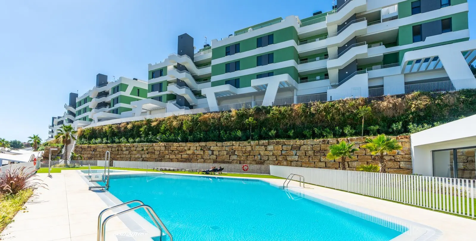 Venta de apartamento en planta media en Mijas Costa 27