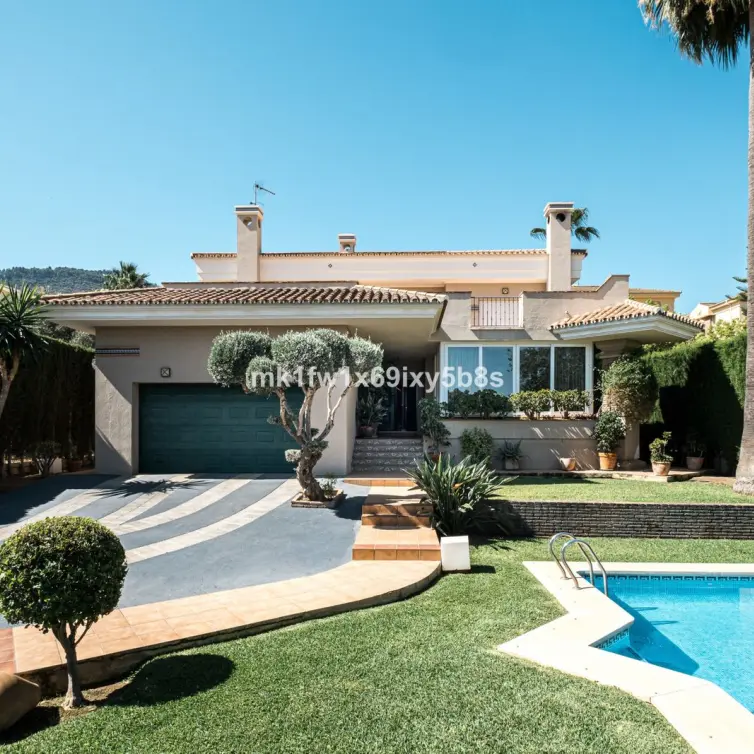Venta de villa independiente en Alhaurín de la Torre