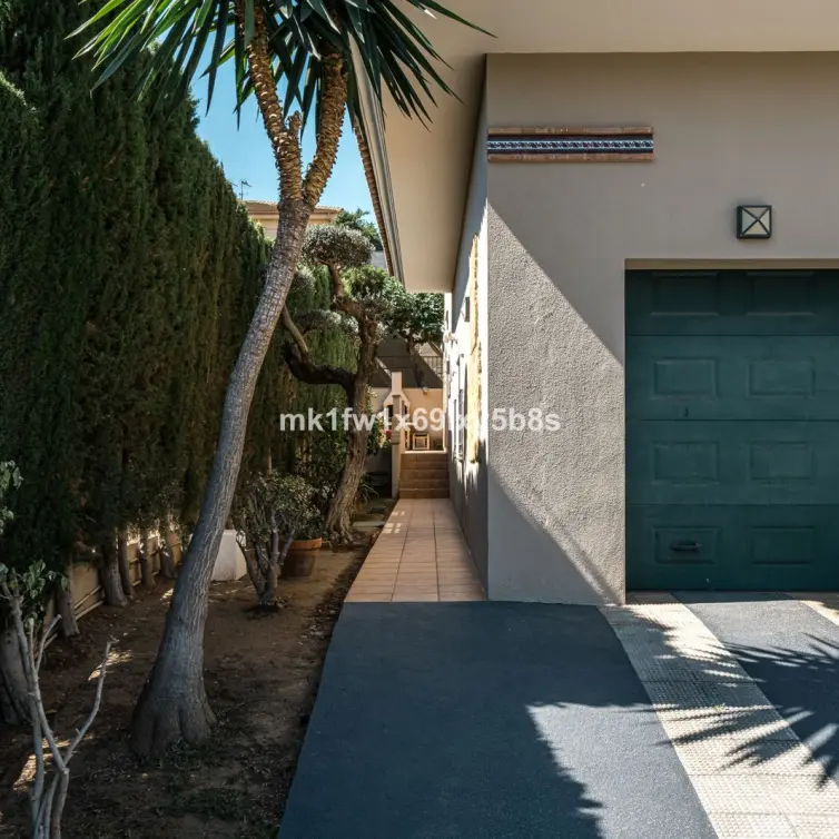 Venta de villa independiente en Alhaurín de la Torre