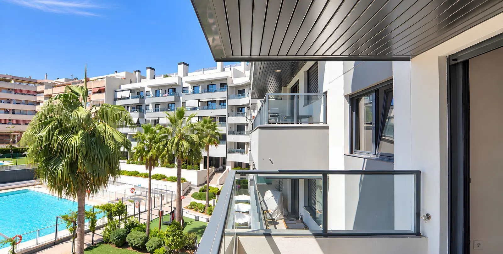 Venta de apartamento en planta media en Las Lagunas 3