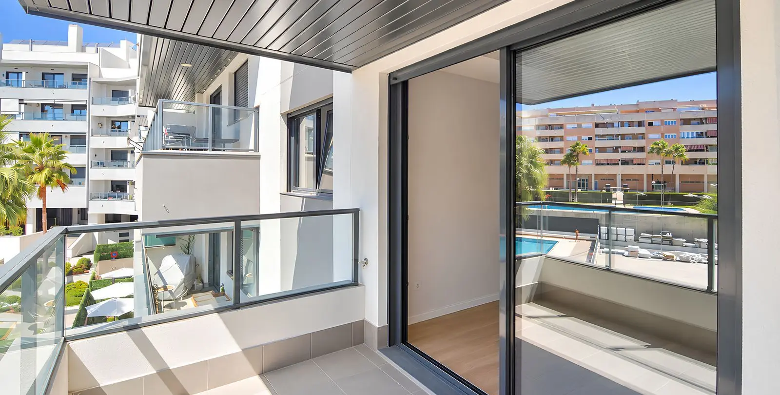 Venta de apartamento en planta media en Las Lagunas 4