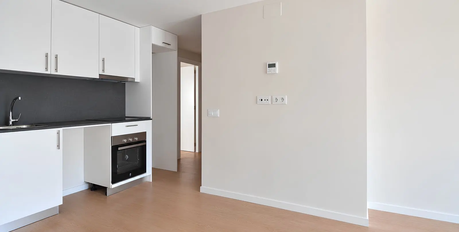 Venta de apartamento en planta media en Las Lagunas 13