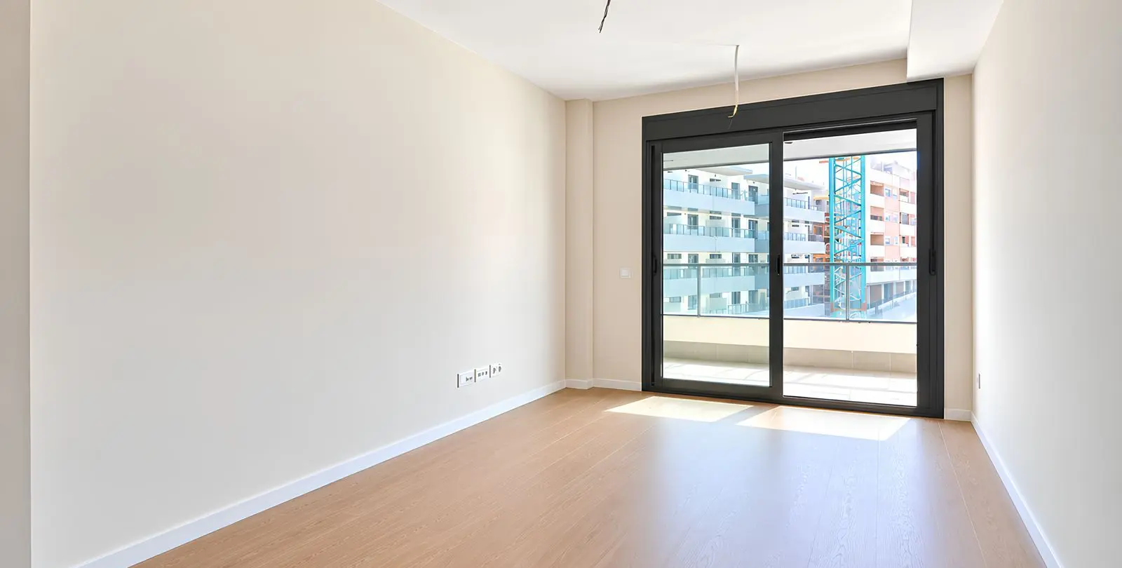Venta de apartamento en planta media en Las Lagunas 15