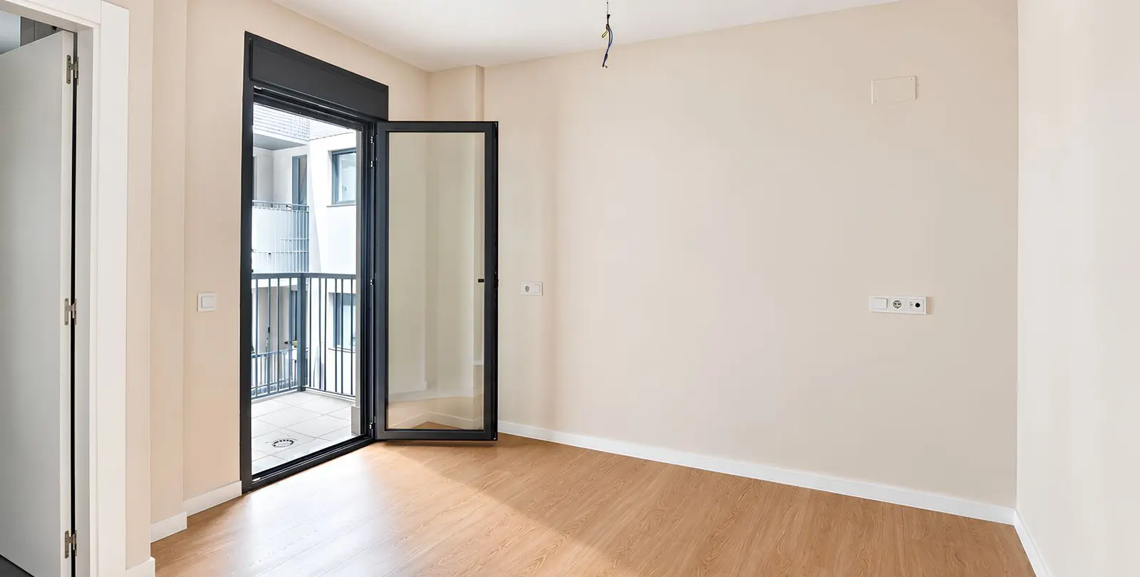 Venta de apartamento en planta media en Las Lagunas 19