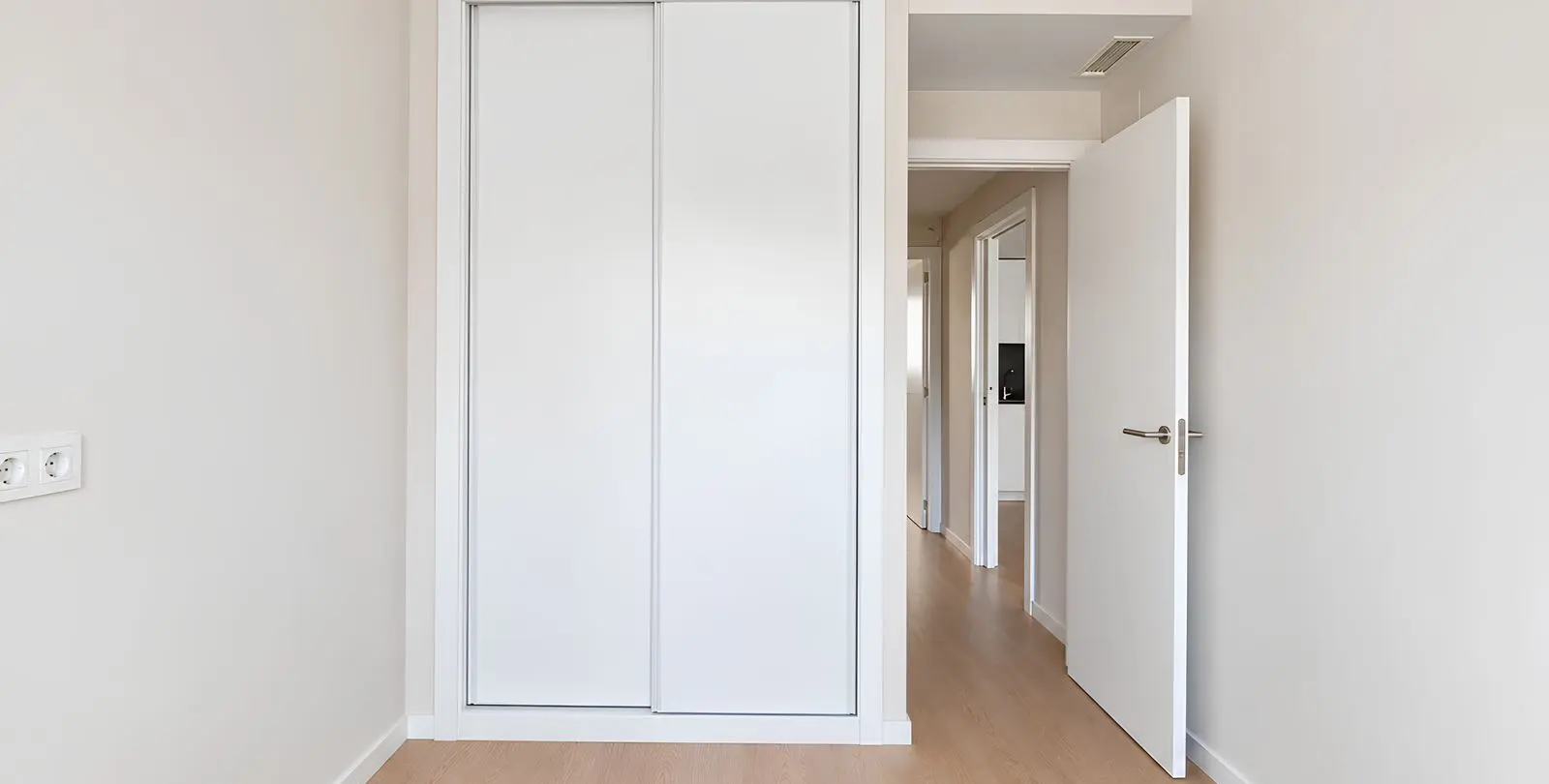 Venta de apartamento en planta media en Las Lagunas 25