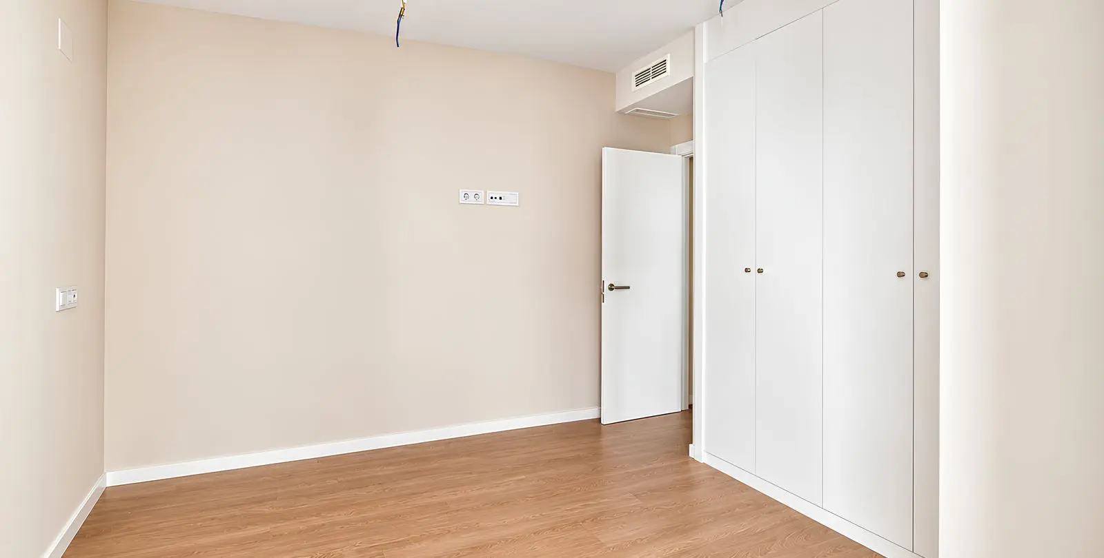 Venta de apartamento en planta media en Las Lagunas 26