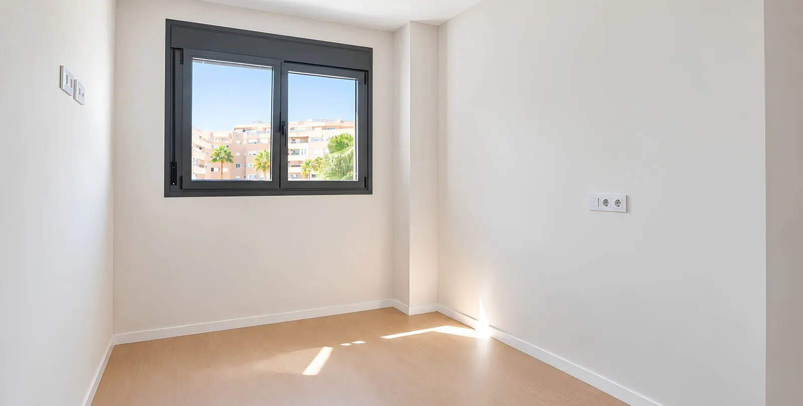 Venta de apartamento en planta media en Las Lagunas 27