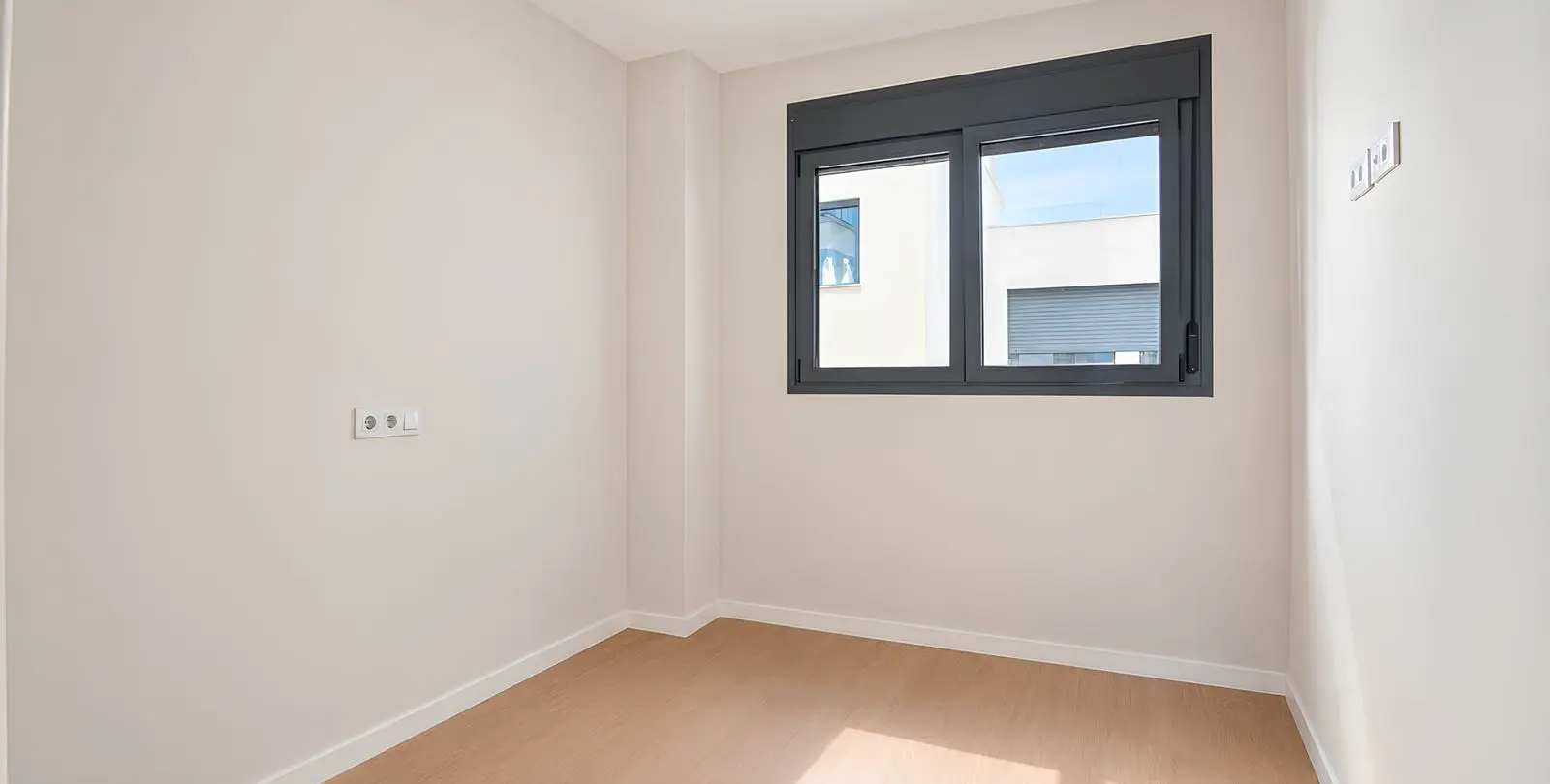 Venta de apartamento en planta media en Las Lagunas 36