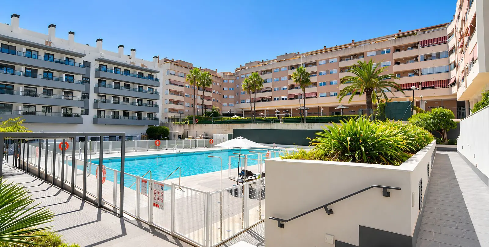 Venta de apartamento en planta media en Las Lagunas 37