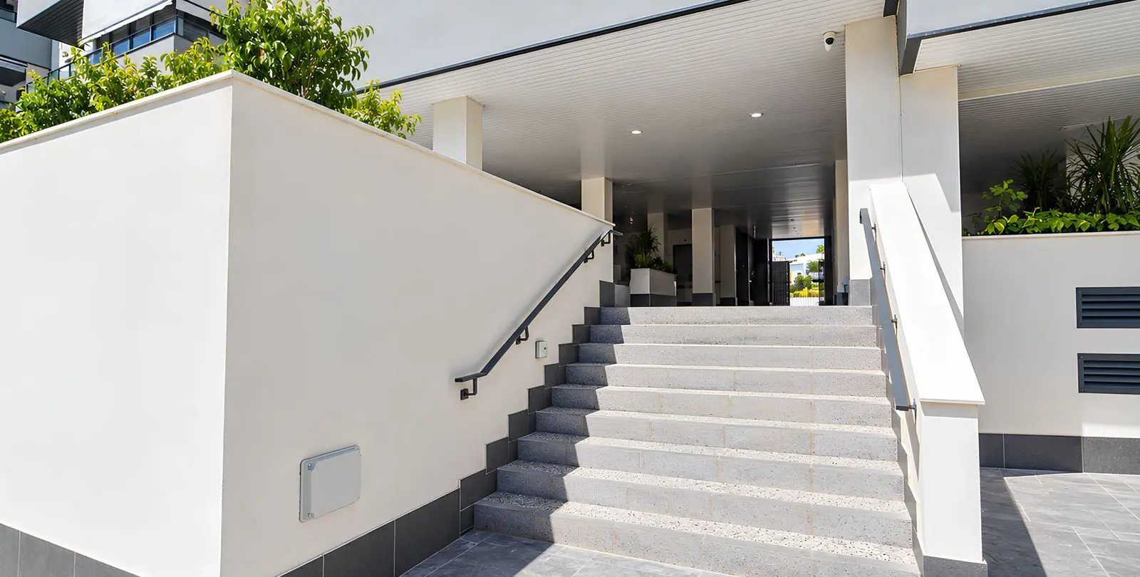 Venta de apartamento en planta media en Las Lagunas 44