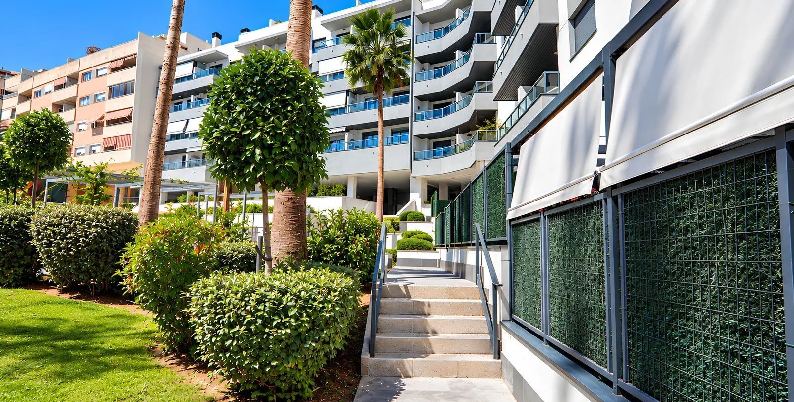 Venta de apartamento en planta media en Las Lagunas 45