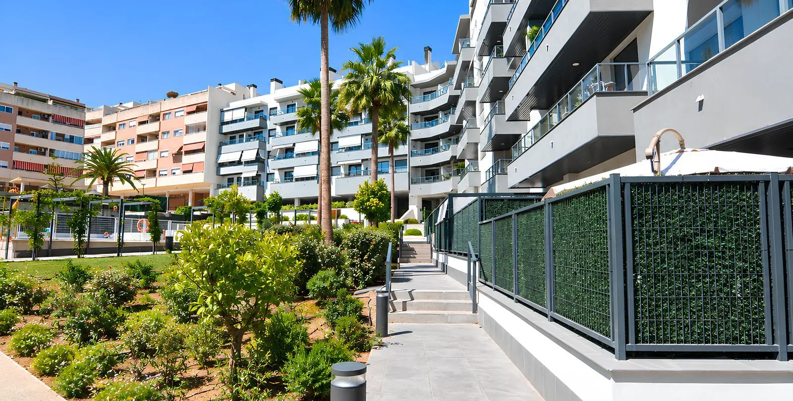 Venta de apartamento en planta media en Las Lagunas 48
