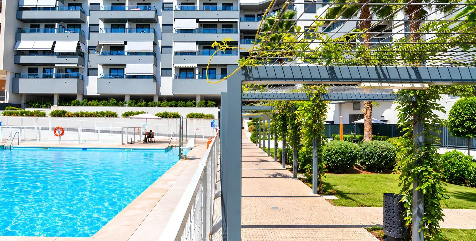 Venta de apartamento en planta media en Las Lagunas 49