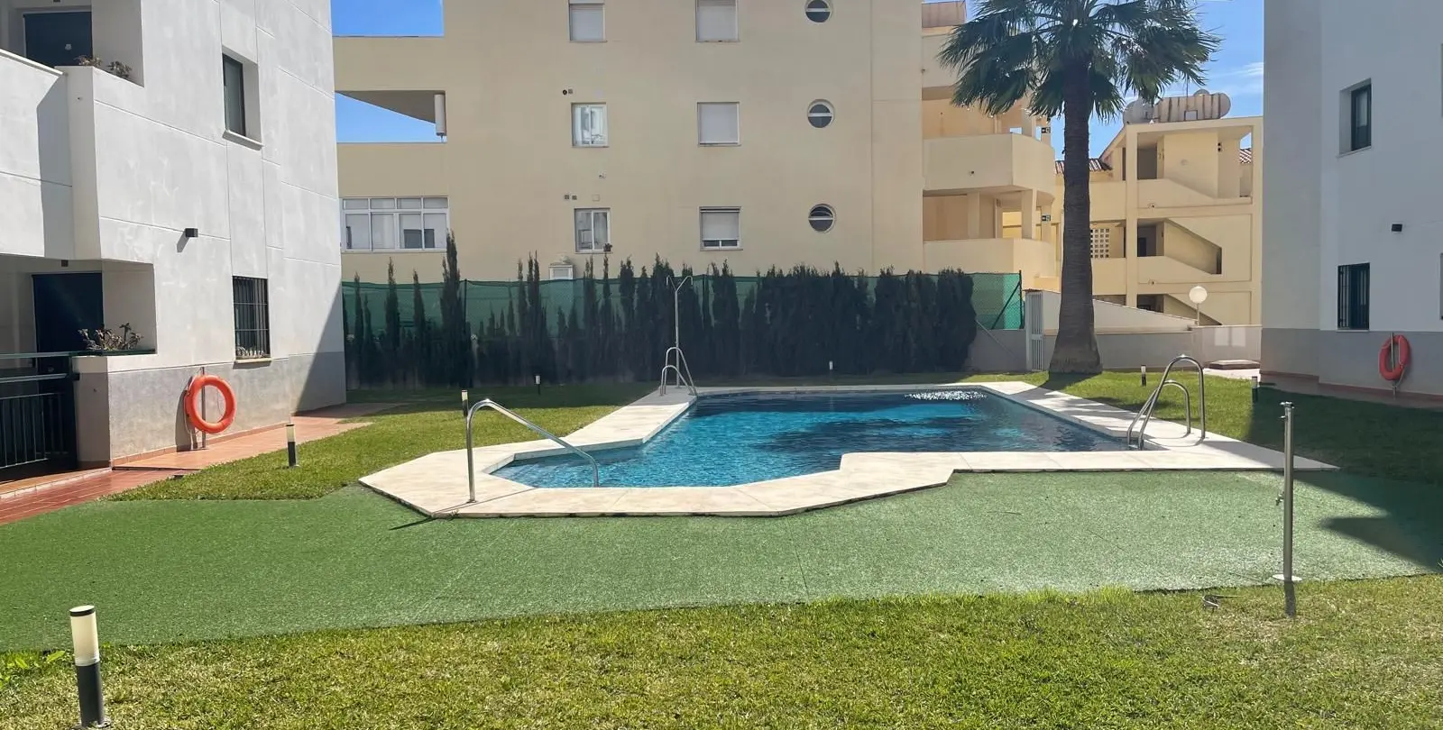 Sale of middle floor apartment in Fuengirola 26