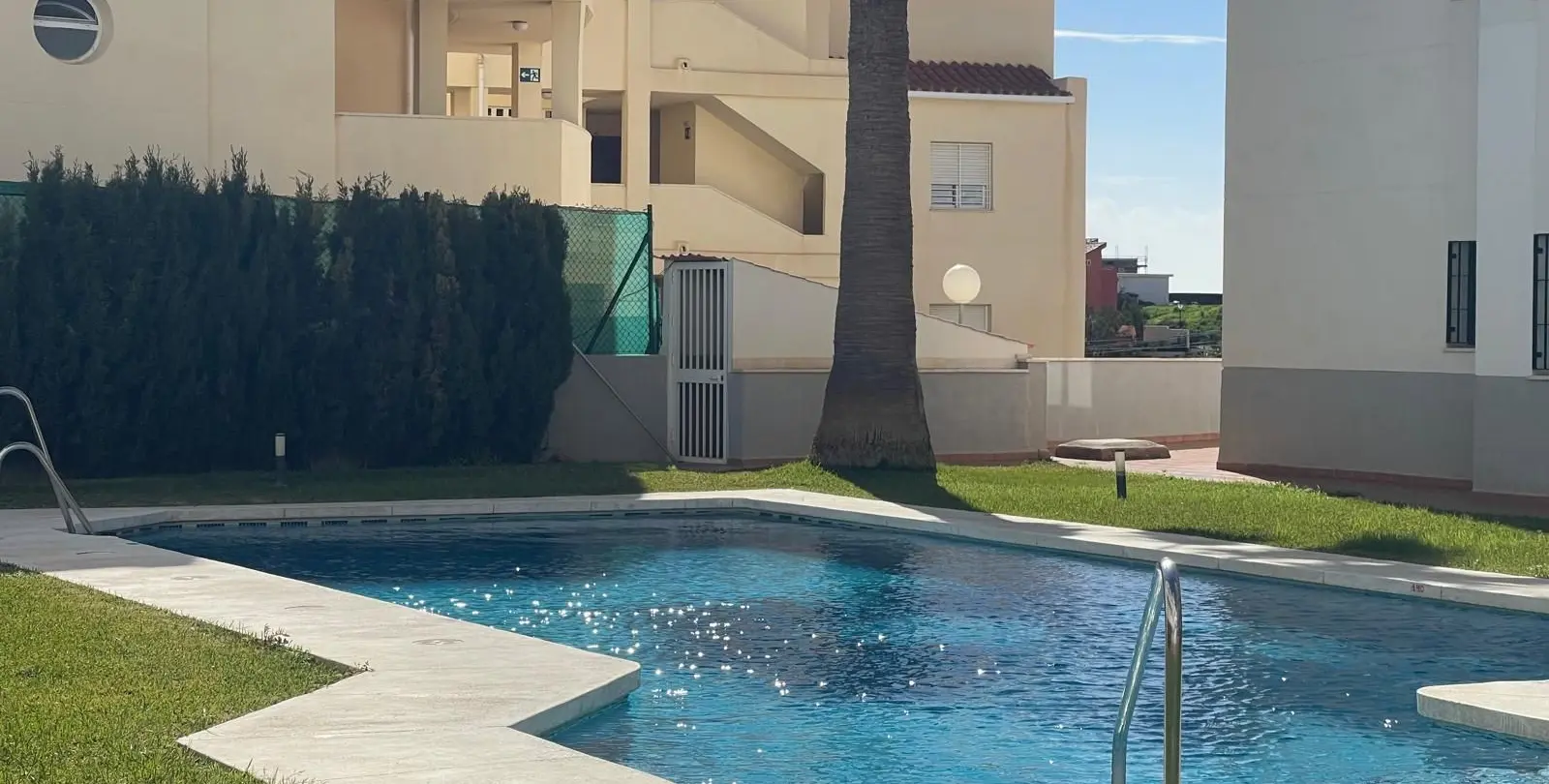 Sale of middle floor apartment in Fuengirola 28