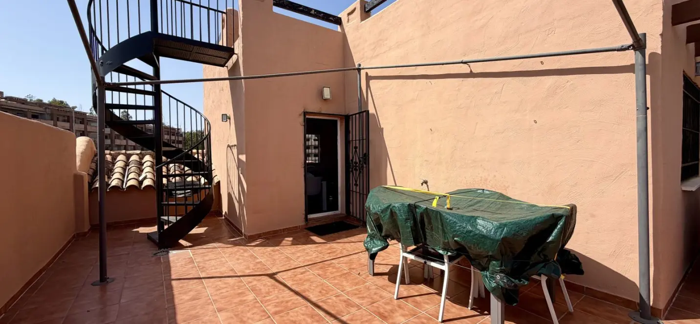 Venta de ático dúplex en Casares 3